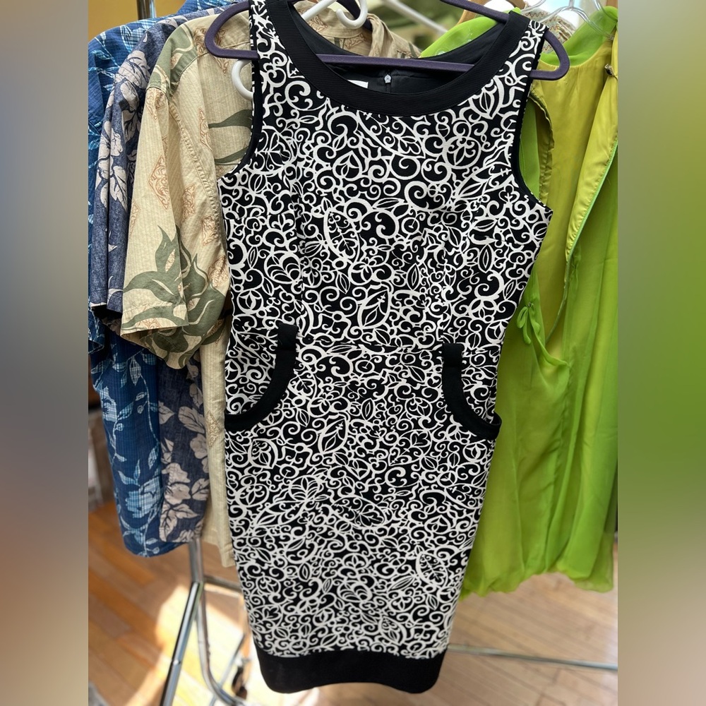 Maggy London black and white abstract design sleeveless tank dress size 14